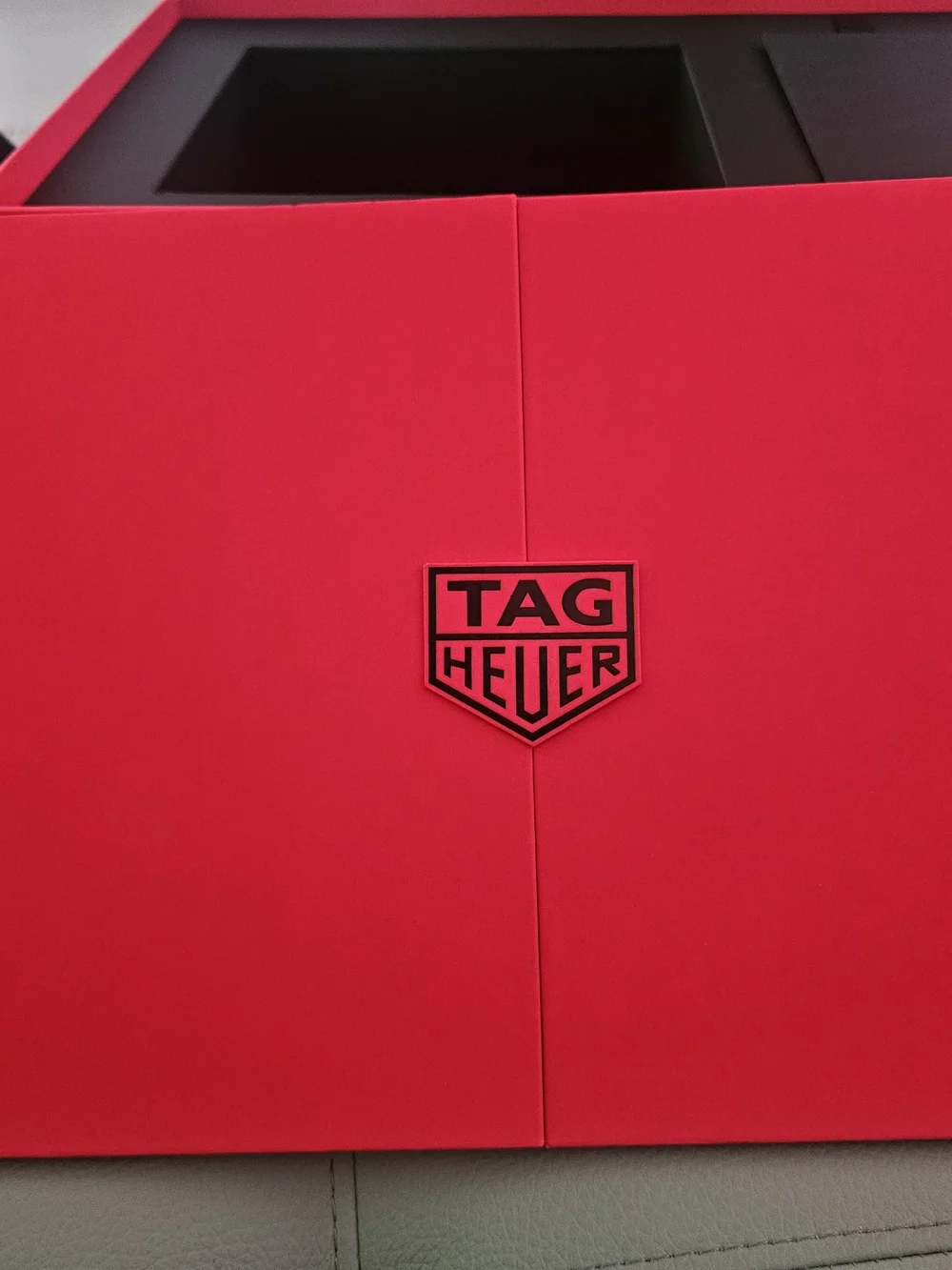 TAG Heuer Connected Smartwatch Black/Silver With Exclusive Special Edition Box
